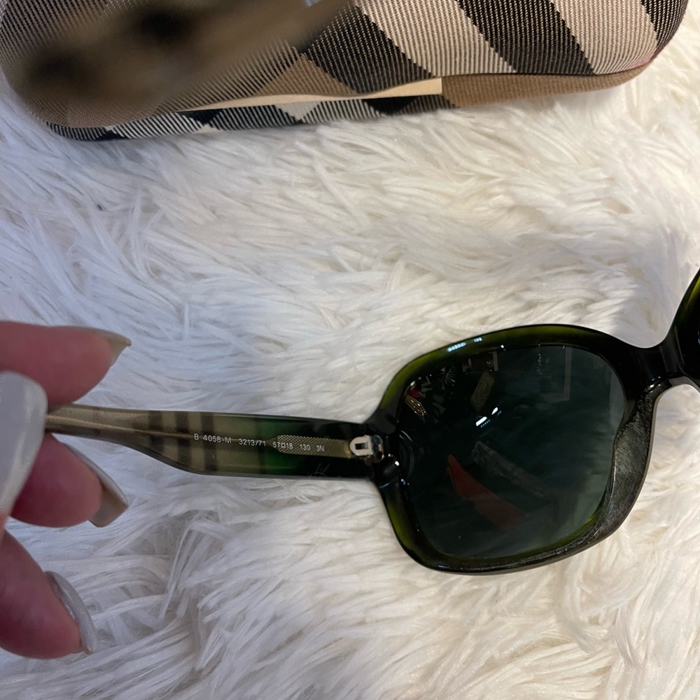 Authentic large Burberry Sunglasses - Picture 3 of 5